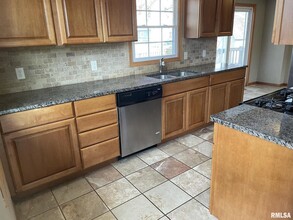 2806 W 47th St in Davenport, IA - Building Photo - Building Photo