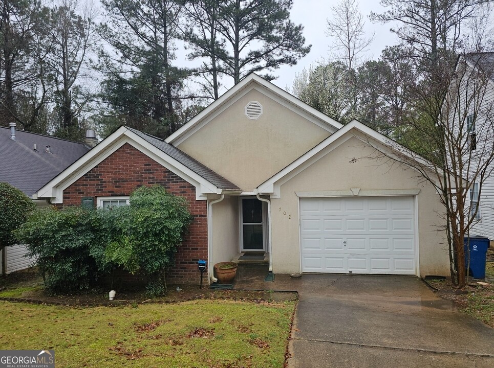 702 S Fairfield Dr in Peachtree City, GA - Building Photo