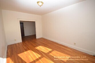 1860 Commonwealth Ave, Unit 35 in Boston, MA - Building Photo - Building Photo
