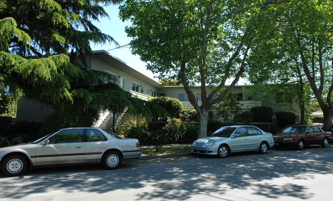 476 Bloomfield Rd in Burlingame, CA - Foto de edificio - Building Photo