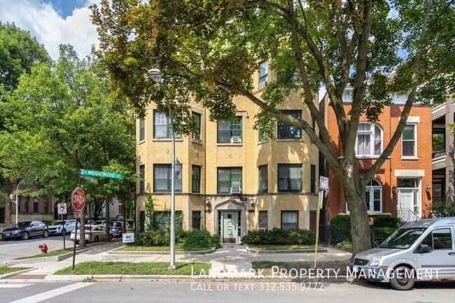 property at 824 W Wrightwood Ave