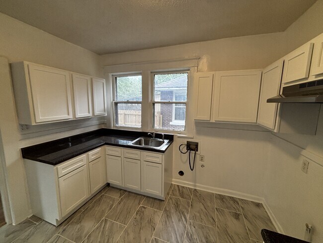 2022 Waverly Ave in Memphis, TN - Building Photo - Building Photo