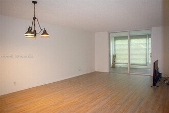 260 NW 76th Ave in Margate, FL - Building Photo - Building Photo