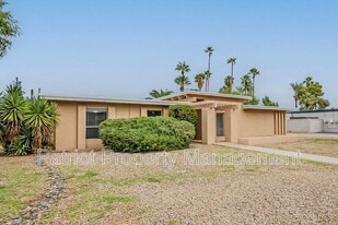 5622 E Voltaire Ave in Scottsdale, AZ - Building Photo