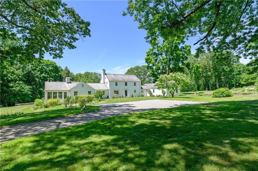 97 Westchester Ave in Pound Ridge, NY - Building Photo