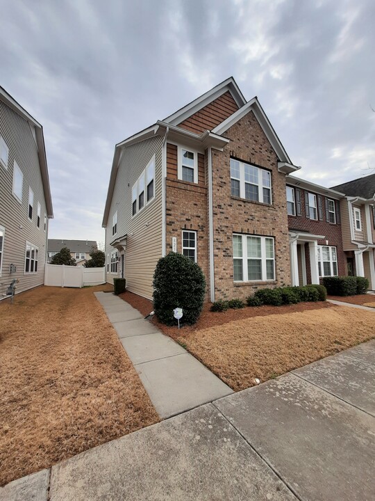 8234 Viewpoint Lane in Cornelius, NC - Building Photo