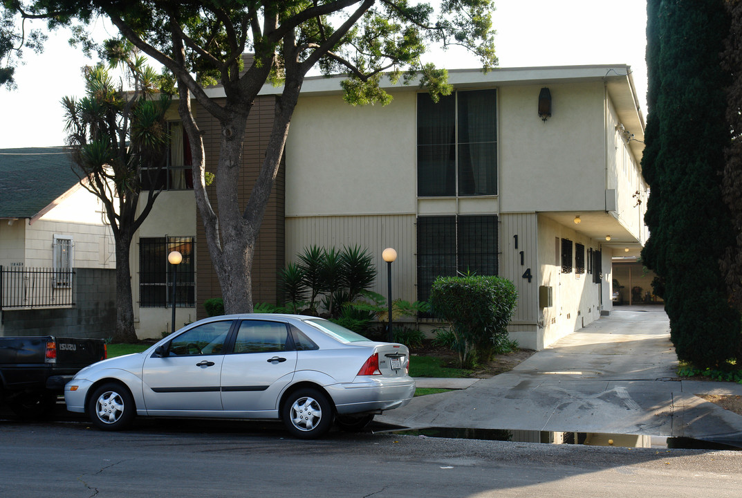 114 N Inglewood Ave in Inglewood, CA - Building Photo