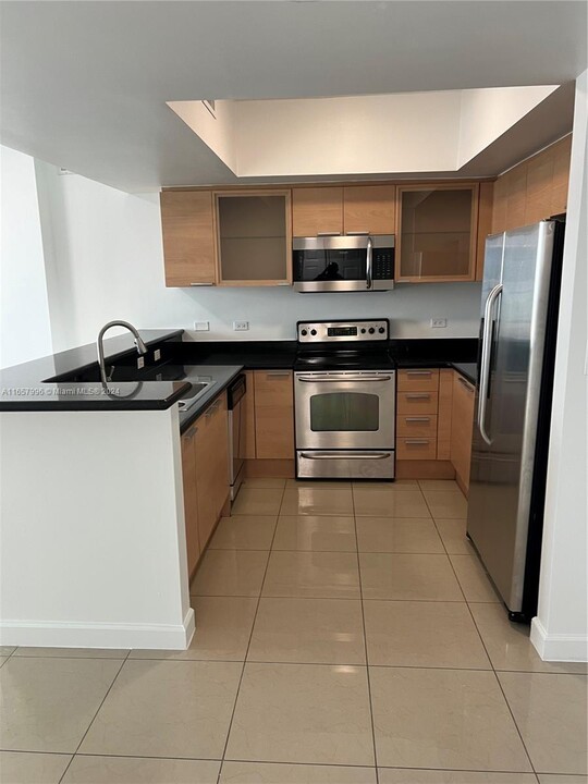 140 S Dixie Hwy, Unit 1002 in Hollywood, FL - Building Photo