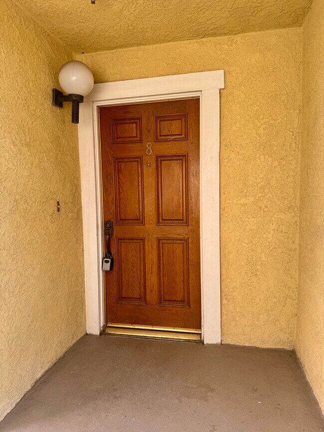 451 S Oakland Ave, Unit 8 in Pasadena, CA - Foto de edificio - Building Photo