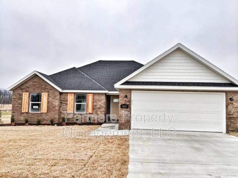 1521 N Dawes St in Fayetteville, AR - Building Photo