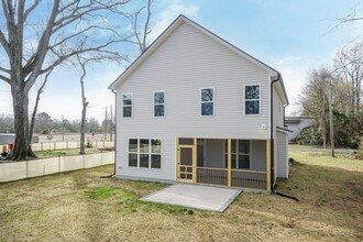 208 W Cole St in Dunn, NC - Foto de edificio - Building Photo