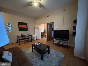 532 N 15th St-Unit -2D in Philadelphia, PA - Building Photo - Building Photo