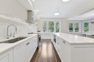 66 Marshal St, Unit A3 in Brookline, MA - Building Photo - Building Photo