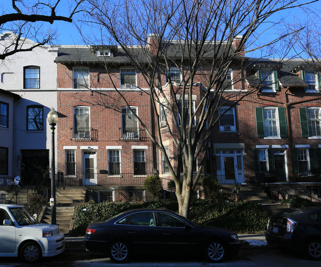 2628-2630 Woodley Pl NW in Washington, DC - Foto de edificio - Building Photo