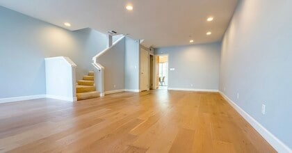 14101 Dickens St, Unit #18 in Sherman Oaks, CA - Building Photo - Building Photo