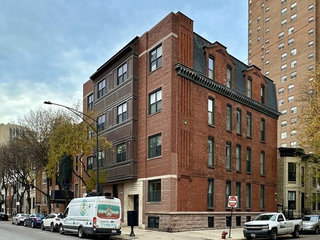 property at 851 N LaSalle St