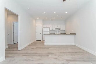 1741 S Dandelion St, Unit 1 in Pahrump, NV - Foto de edificio - Building Photo