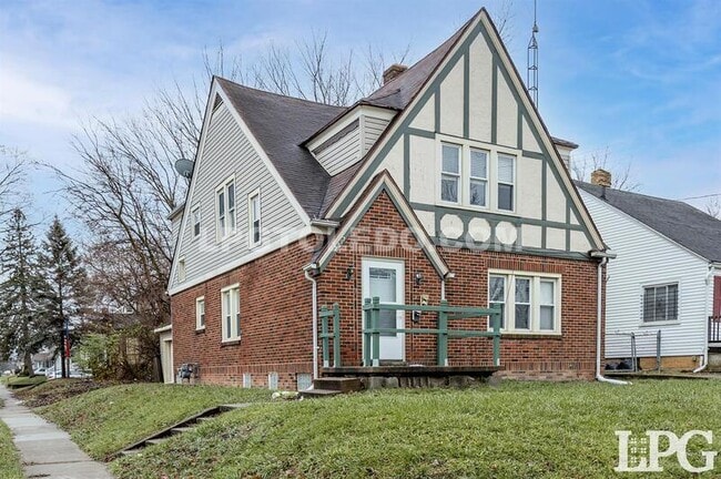 property at 2517 Montebello Rd