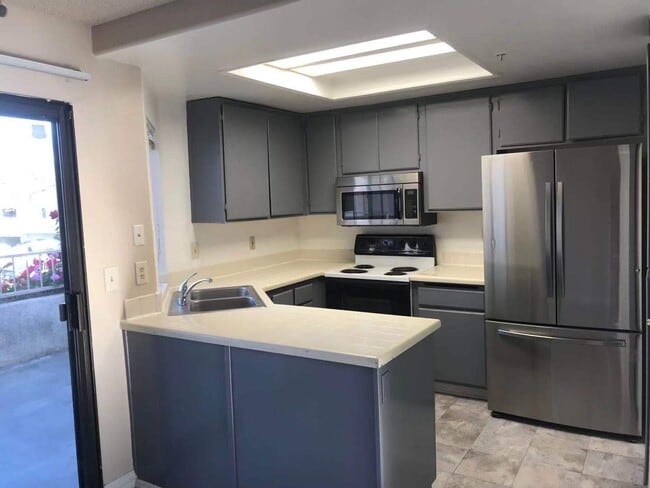property at 707 S Webster Ave