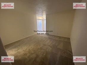 1620 N Wilmot Rd in Tucson, AZ - Building Photo - Building Photo
