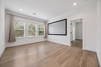 6635 T C Jester Blvd in Houston, TX - Building Photo - Building Photo
