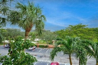 700 Uno Lago Dr in Juno Beach, FL - Building Photo - Building Photo