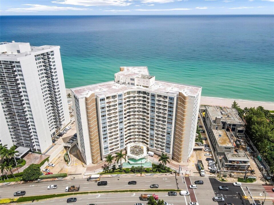 3180 S Ocean Dr, Unit 517 in Hallandale Beach, FL - Building Photo