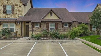 3310 Cullen Trail in College Station, TX - Building Photo