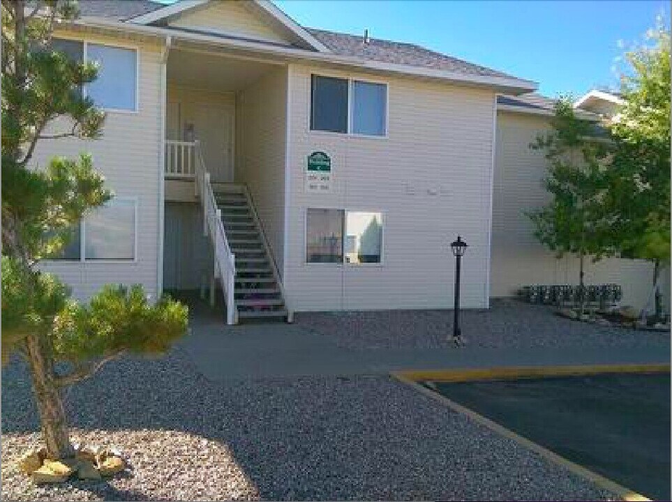 3020 Lerwick Dr in Rawlins, WY - Building Photo