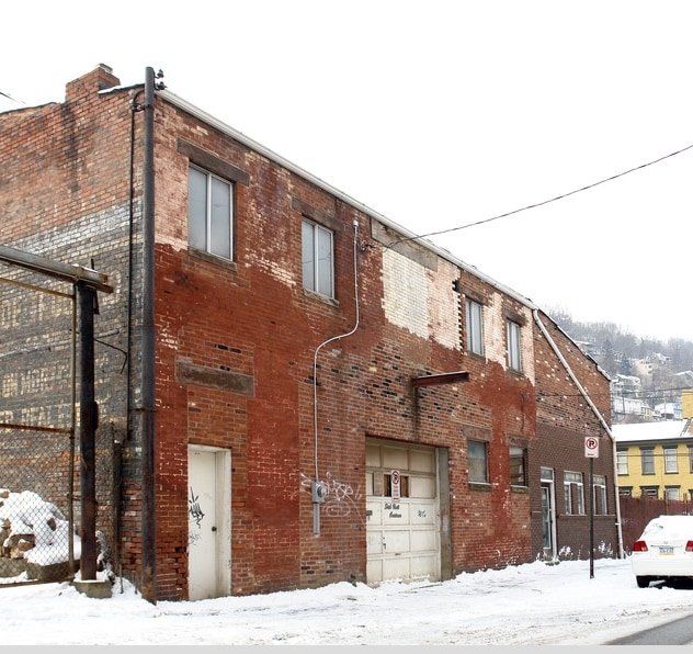 1100 Bradish St in Pittsburgh, PA - Foto de edificio