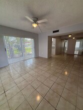 4152 Inverrary Dr in Lauderhill, FL - Foto de edificio - Building Photo