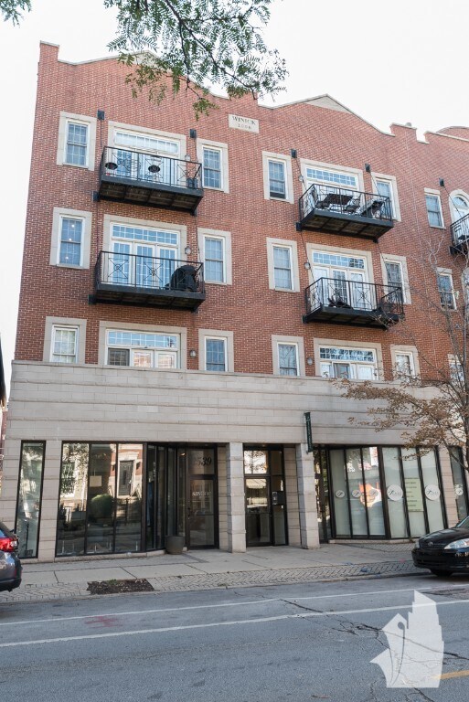 2529 N Southport Ave, Unit 2S in Chicago, IL - Building Photo - Building Photo
