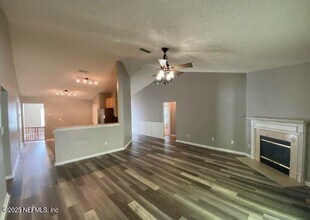 14004 Crestwick Dr W in Jacksonville, FL - Building Photo - Building Photo