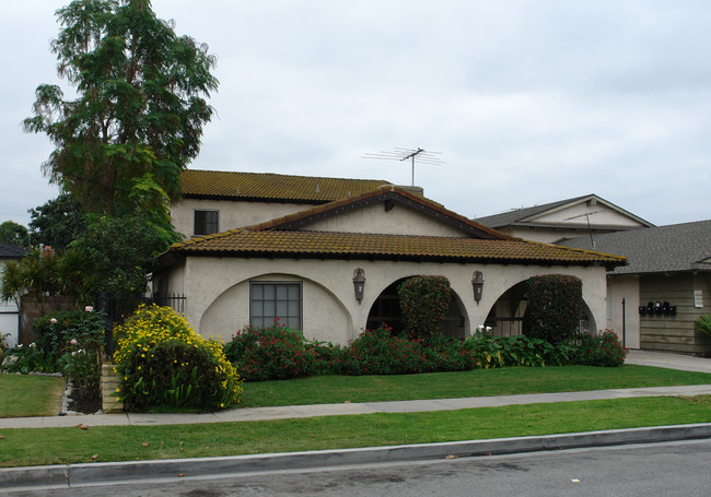 3812 Green Ave in Los Alamitos, CA - Foto de edificio - Building Photo