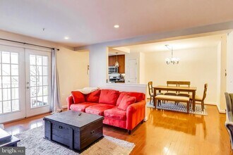 4139 S Four Mile Run Dr in Arlington, VA - Building Photo - Building Photo