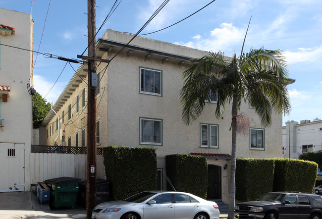 Hawthorne Studio Apartments in San Diego, CA - Building Photo - Building Photo