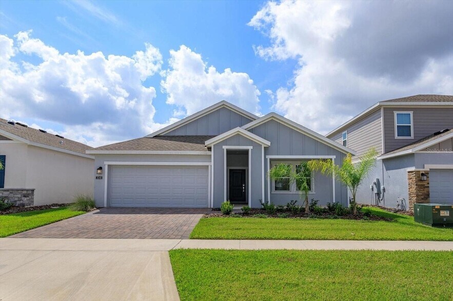 3048 Armstrong Ave in Clermont, FL - Building Photo