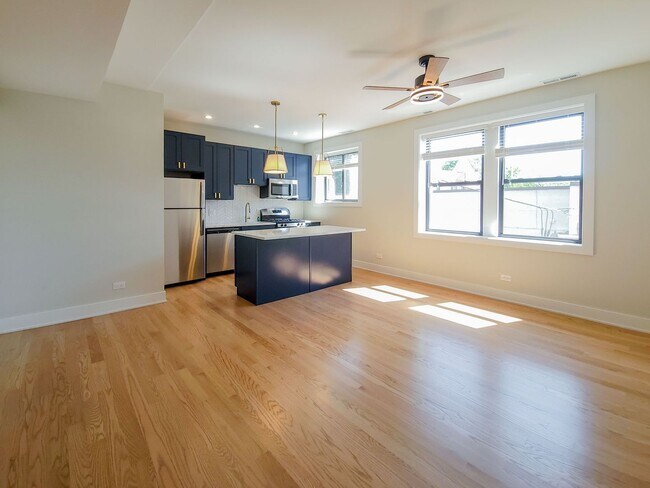 2020 W Montrose Ave, Unit 2C