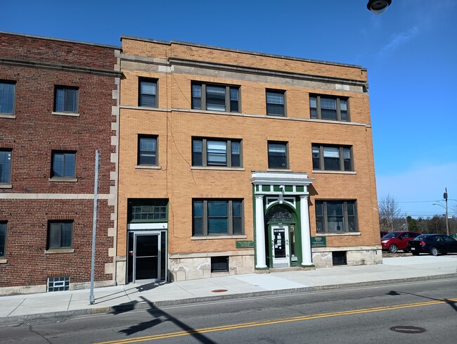 552 3rd St, Unit 13 in Niagara Falls, NY - Foto de edificio - Building Photo