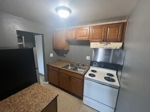1600 Clinton St in Aurora, CO - Building Photo - Building Photo