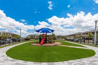 9117 NW 159th St-Unit -9117 in Miami Lakes, FL - Building Photo - Building Photo