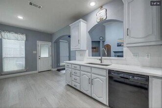 5824 Ivy Glen Dr in Grand Prairie, TX - Building Photo - Building Photo