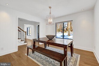 9982 Blackberry Ln in Great Falls, VA - Building Photo - Building Photo