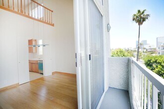 10465 Eastborne Ave in Los Angeles, CA - Building Photo - Building Photo