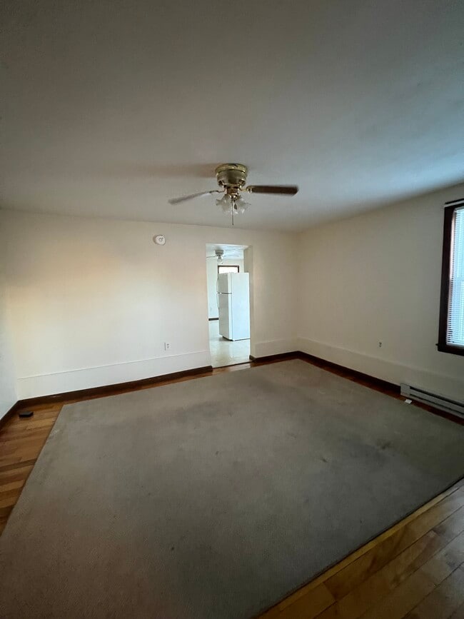 111 W Hollis St, Unit 109 Second Fl in Nashua, NH - Foto de edificio - Building Photo