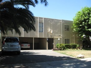 7231 Jordan Ave in Canoga Park, CA - Building Photo - Building Photo