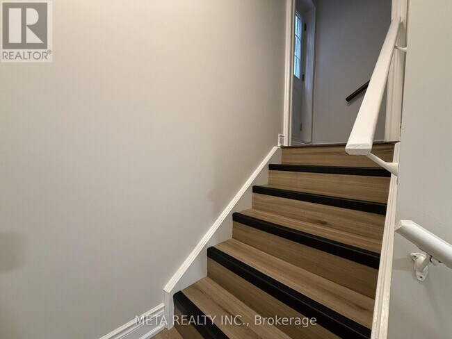 27 Belay Bnd in East Gwillimbury, ON - Building Photo - Building Photo