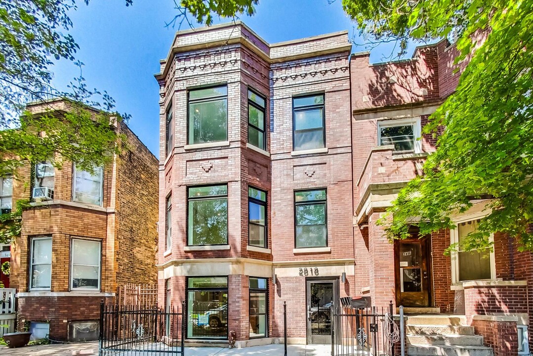 2818 W Fletcher St in Chicago, IL - Building Photo