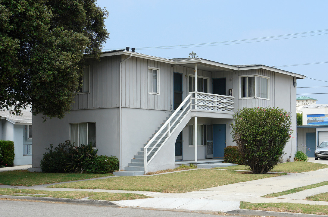 32-38 N Dos Caminos St in Ventura, CA - Building Photo