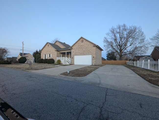 3931 Wood Ave in Archdale, NC - Building Photo - Building Photo